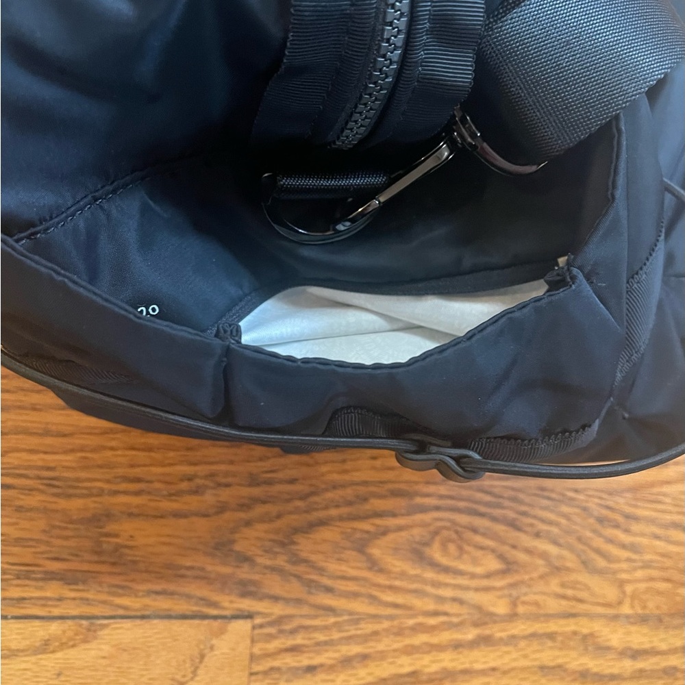 Lululemon Large Duffle Bag - Picture 7 of 16